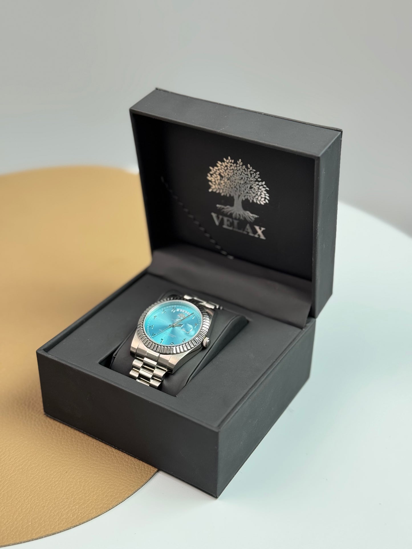 Ocean Bloom – Steel & Aqua Mist