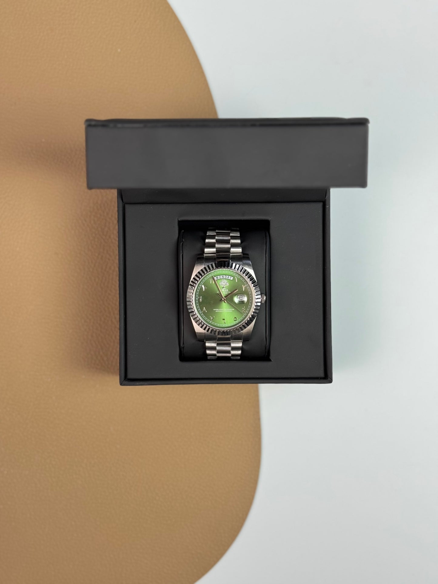 Verdant Horizon – Steel & Forest Green