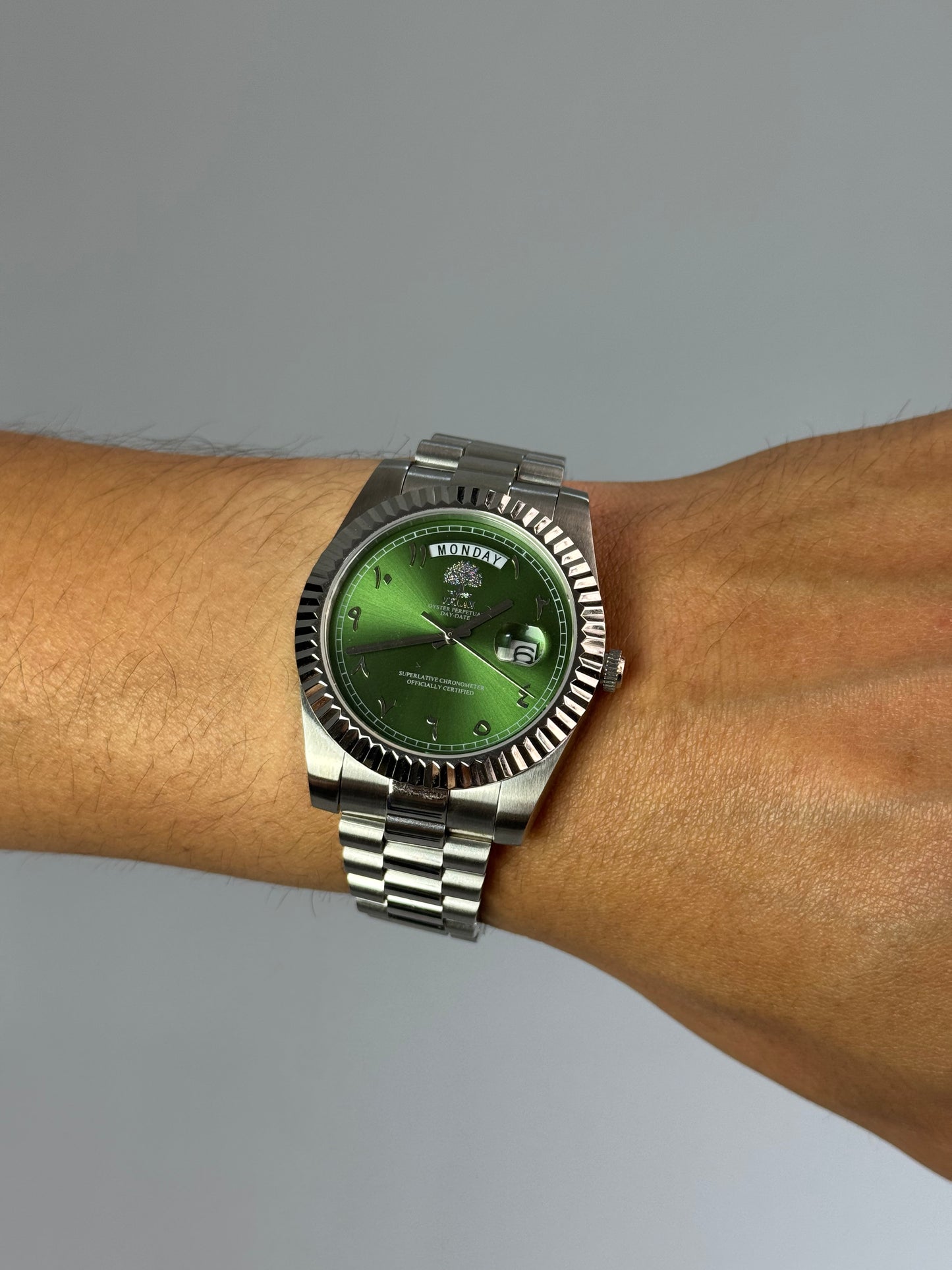 Verdant Horizon – Steel & Forest Green