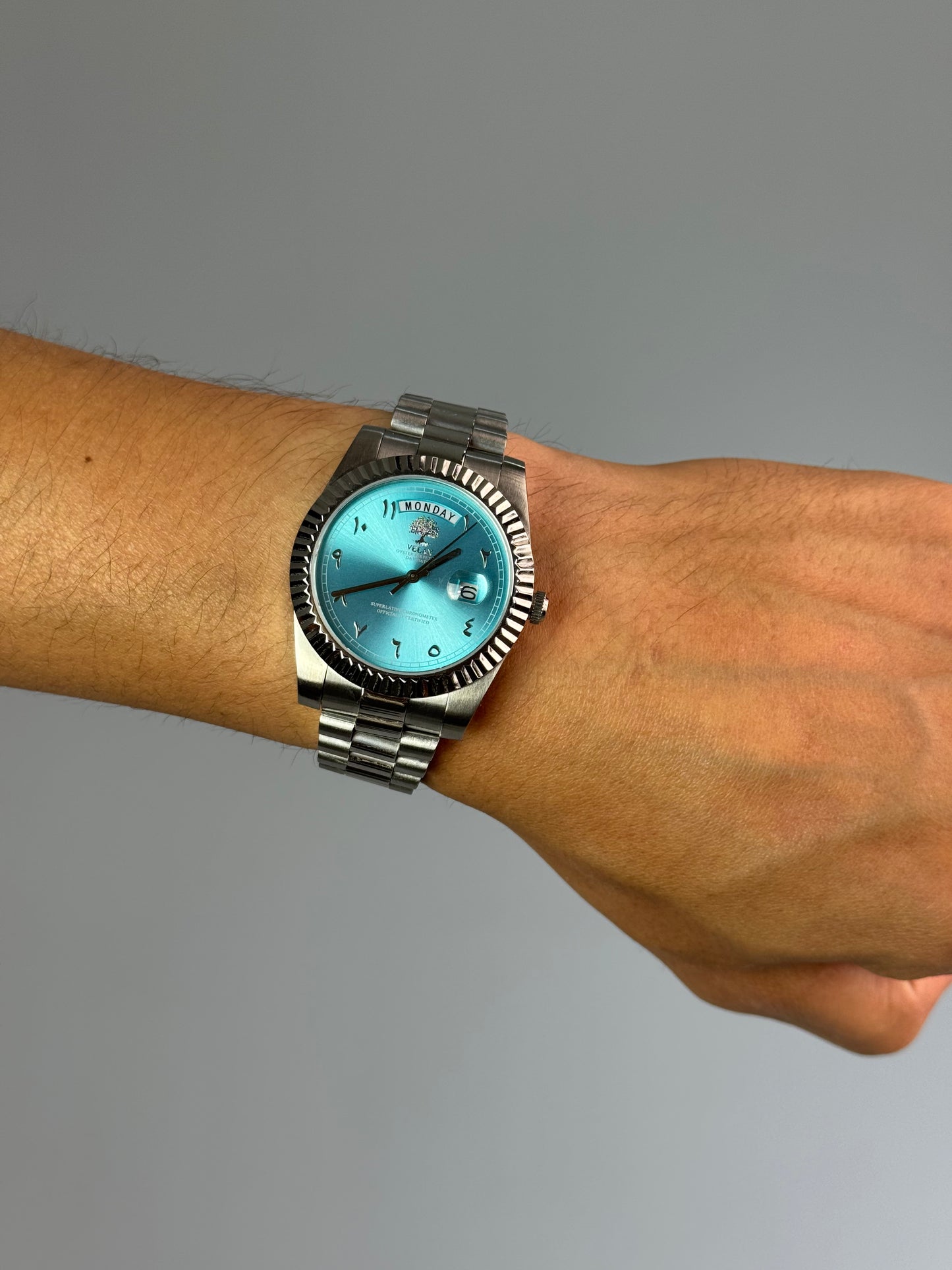 Ocean Bloom – Steel & Aqua Mist